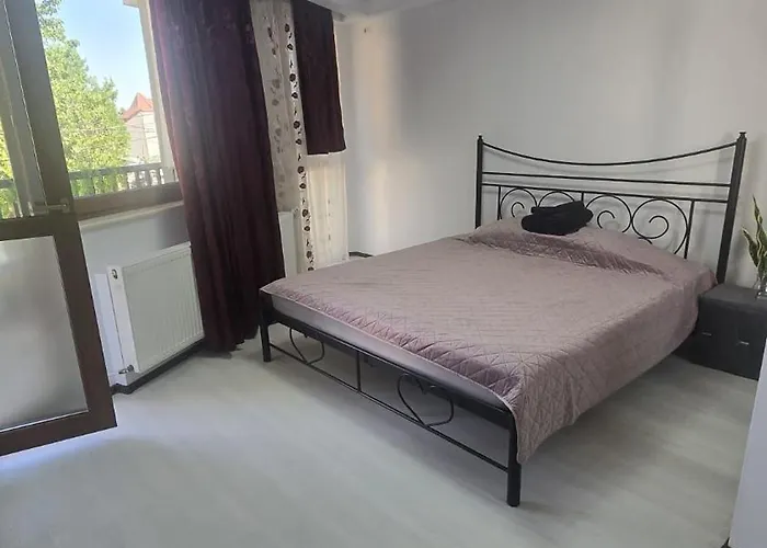 Cozy 2-bedroom With Private Balcony- Self Check-in Бухарест