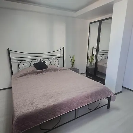 Апартаменты Cozy 2-bedroom With Private Balcony- Self Check-in Бухарест