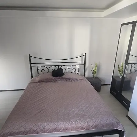 Cozy 2-bedroom With Private Balcony- Self Check-in Апартаменты