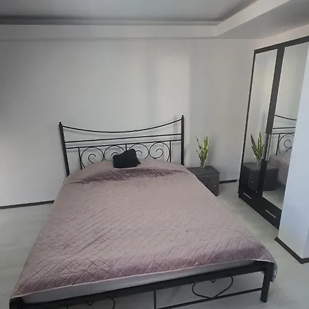 Apartment Cozy 2-bedroom With Private Balcony- Self Check-in *