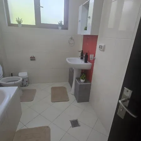 Cozy 2-bedroom With Private Balcony- Self Check-in Apartment