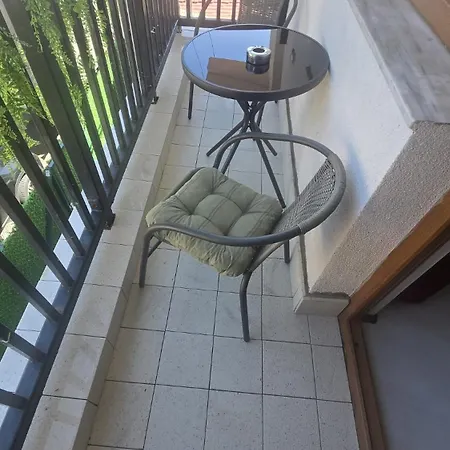 Apartment Cozy 2-bedroom With Private Balcony- Self Check-in *