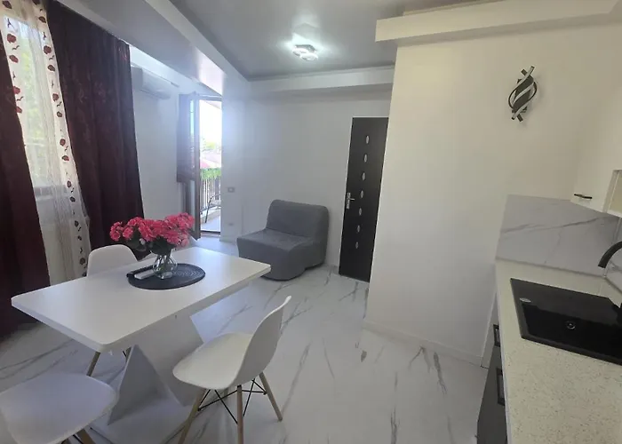 Apartament Cozy 2-bedroom With Private Balcony- Self Check-in *