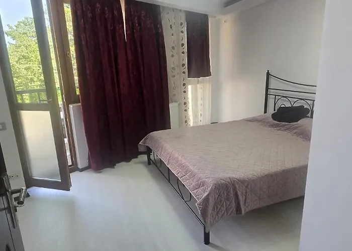 Cozy 2-bedroom With Private Balcony- Self Check-in *