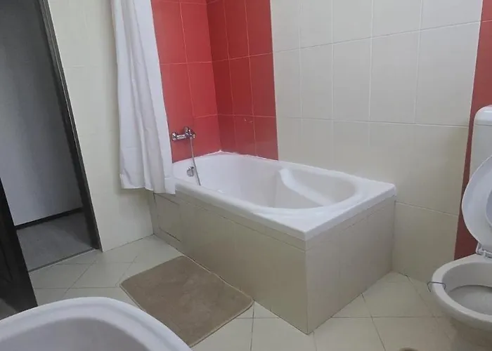 Cozy 2-bedroom With Private Balcony- Self Check-in بوخارست