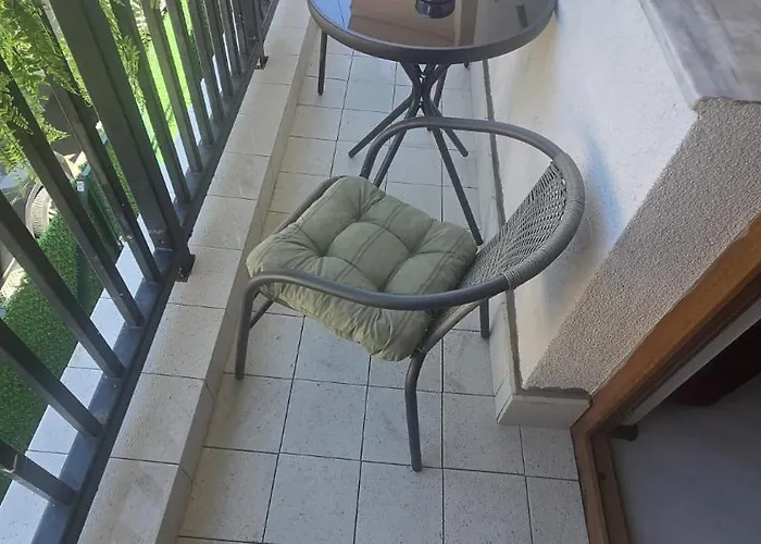 شقة Cozy 2-bedroom With Private Balcony- Self Check-in *