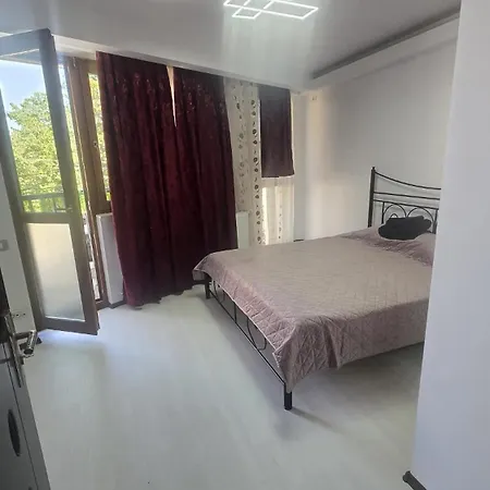 Cozy 2-bedroom With Private Balcony- Self Check-in *