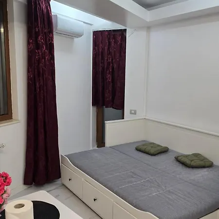 Cozy 2-bedroom With Private Balcony- Self Check-in 公寓 布加勒斯特