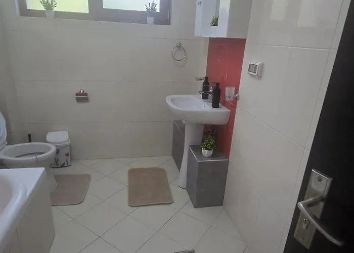 Cozy 2-bedroom With Private Balcony- Self Check-in 公寓